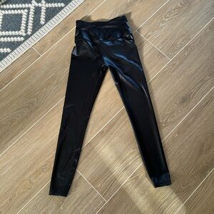 Beyond yoga shiny material legging